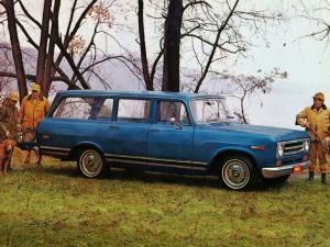 International 1100D Custom Travelall